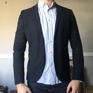 H&M Slim-fitting men’s blue sport coat, 38s